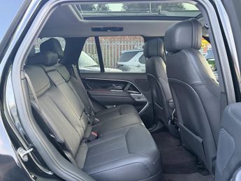 Land Rover Range Rover 3.0 D300 MHEV SE SUV 5dr Diesel Auto 4WD Euro 6 (s/s) (300 ps)