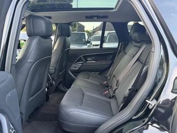 Land Rover Range Rover 3.0 D300 MHEV SE SUV 5dr Diesel Auto 4WD Euro 6 (s/s) (300 ps)