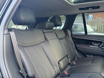 Land Rover Range Rover 3.0 D300 MHEV SE SUV 5dr Diesel Auto 4WD Euro 6 (s/s) (300 ps)