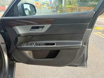 Jaguar XF 2.0d Portfolio Auto Euro 6 (s/s) 4dr
