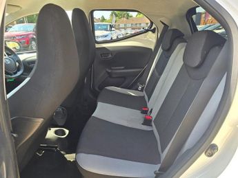 Toyota AYGO 1.0 VVT-i x-press x-shift Euro 6 5dr