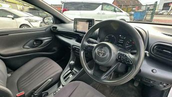 Toyota Yaris 1.5 VVT-hybrid-CVT Euro 6 low mile
