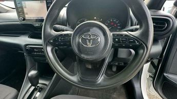 Toyota Yaris 1.5 VVT-hybrid-CVT Euro 6 low mile
