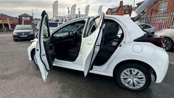 Toyota Yaris 1.5 VVT-hybrid-CVT Euro 6 low mile
