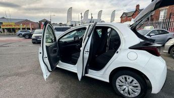Toyota Yaris 1.5 VVT-hybrid-CVT Euro 6 low mile