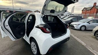 Toyota Yaris 1.5 VVT-hybrid-CVT Euro 6 low mile