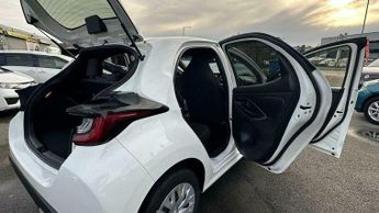 Toyota Yaris 1.5 VVT-hybrid-CVT Euro 6 low mile