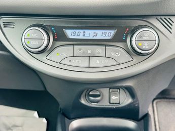 Toyota Yaris VVT-I ICON TECH