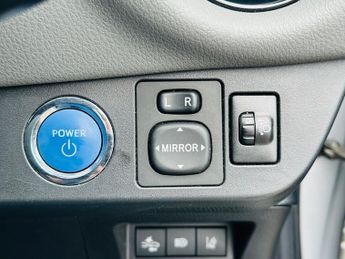 Toyota Yaris VVT-I ICON TECH
