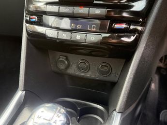 Peugeot 2008 E-HDI ALLURE