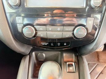 Nissan Qashqai 1.6 dCi Acenta Premium XTRON 2WD Euro 5 (s/s) 5dr