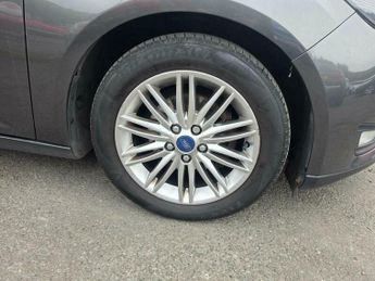Ford Focus 1.0T EcoBoost Zetec Edition Euro 6 (s/s) 5dr