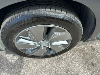 Hyundai KONA 64kWh Premium Auto 5dr (7kW Charger)