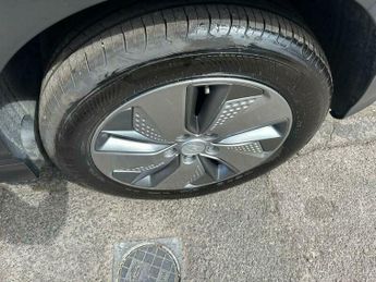 Hyundai KONA 64kWh Premium Auto 5dr (7kW Charger)