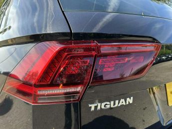 Volkswagen Tiguan 2.0 TDI BlueMotion Tech R-Line DSG 4Motion Euro 6 (s/s) 5dr