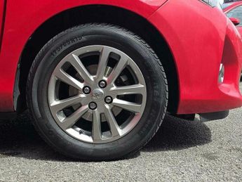 Toyota Yaris 1.33 Dual VVT-i Design Hatchback 5dr Petrol Multidrive S Euro 6 