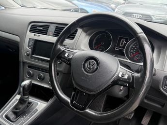 Volkswagen Golf 1.6 TDI BlueMotion Tech SE DSG Euro 5 5dr 103BHP