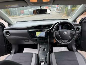 Toyota Auris 1.8 VVT-h Business Edition CVT Euro 6 (s/s) 5dr