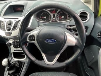 Ford Fiesta ZETEC 14 SERVICE STAMPS+TWO KEYS