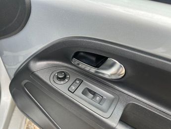 Volkswagen Up 1.0 Move Up! ASG 3DR