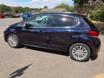 Peugeot 208 ALLURE