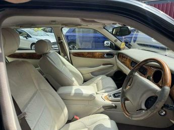 Jaguar XJ 4.0 V8 4dr