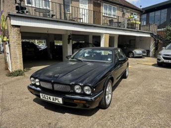 Jaguar XJ 4.0 V8 4dr