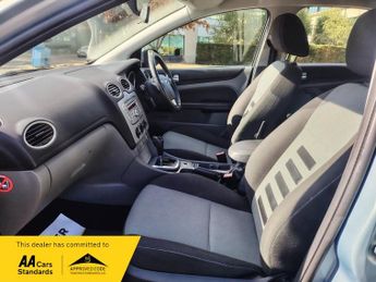 Ford Focus 1.6 Zetec Hatchback 5dr Petrol Automatic (184 g/km, 99 bhp)