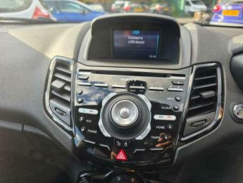 Ford Fiesta 1.0T EcoBoost Titanium Euro 6 (s/s) 5dr