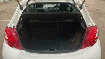 Peugeot 208 1.2 VTi Style Euro 5 5dr