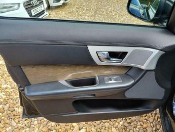 Jaguar XF 2.2d Premium Luxury Auto Euro 5 (s/s) 4dr