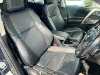 Toyota RAV4 2.2 D-CAT Invincible Auto 4WD Euro 5 5dr