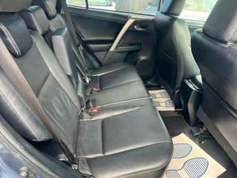 Toyota RAV4 2.2 D-CAT Invincible Auto 4WD Euro 5 5dr