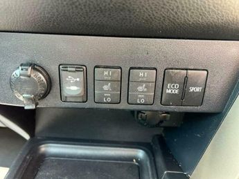 Toyota RAV4 2.2 D-CAT Invincible Auto 4WD Euro 5 5dr