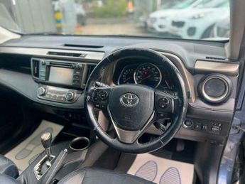 Toyota RAV4 2.2 D-CAT Invincible Auto 4WD Euro 5 5dr