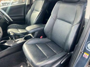 Toyota RAV4 2.2 D-CAT Invincible Auto 4WD Euro 5 5dr
