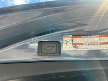 Toyota RAV4 2.2 D-CAT Invincible Auto 4WD Euro 5 5dr