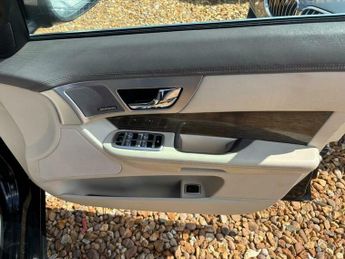 Jaguar XF 2.2d Premium Luxury Auto Euro 5 (s/s) 4dr