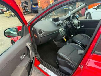 Renault Clio 1.2 TCe Privilege TomTom Euro 5 5dr