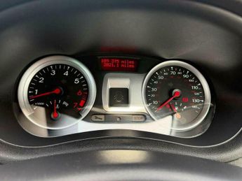Renault Clio 1.2 TCe Privilege TomTom Euro 5 5dr