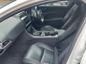Jaguar XE R-SPORT