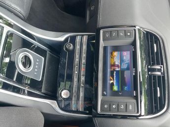 Jaguar XE R-SPORT