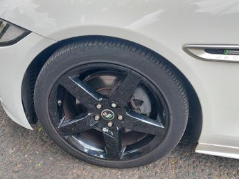 Jaguar XE R-SPORT