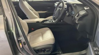 Lexus UX 250H PLUS