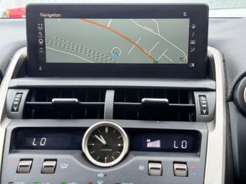 Lexus NX 300H LUXURY