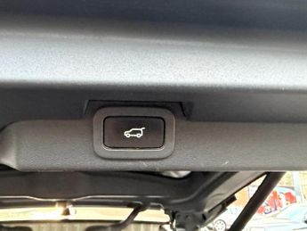 Land Rover Discovery 3.0 SD V6 HSE SUV 5dr Diesel Auto 4WD Euro 6 (s/s) (306 ps)