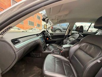Skoda Superb 2.0 TDI Elegance DSG Euro 4 5dr