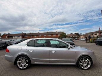 Skoda Superb 2.0 TDI Elegance DSG Euro 4 5dr