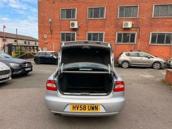 Skoda Superb 2.0 TDI Elegance DSG Euro 4 5dr