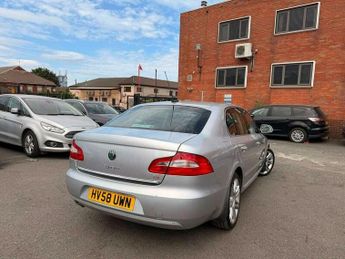 Skoda Superb 2.0 TDI Elegance DSG Euro 4 5dr
